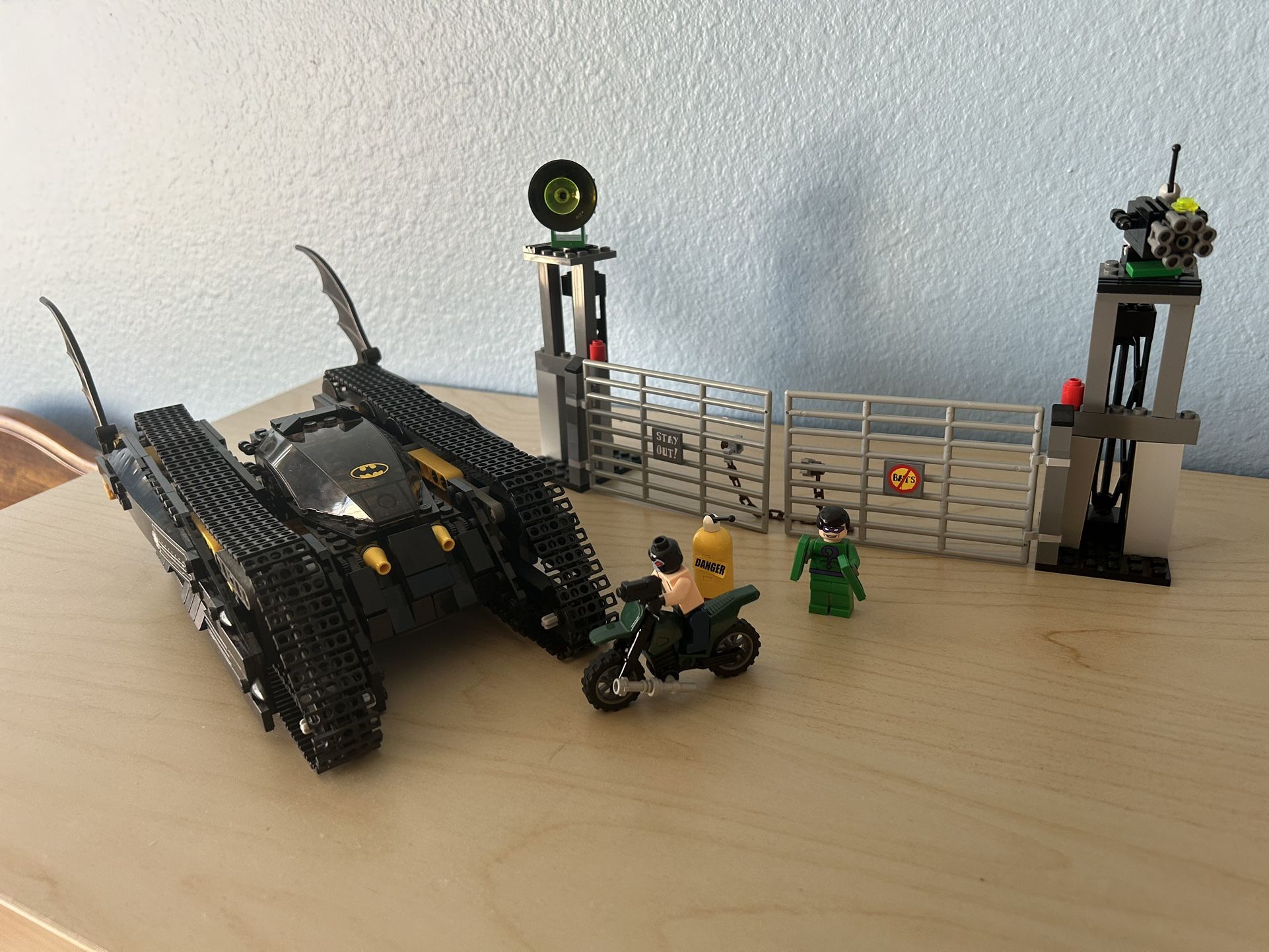 LEGO Batman: The Bat-Tank: The Riddler and Bane's Hideout (7787) very rare