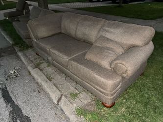 Free sectional couch, Lagrange