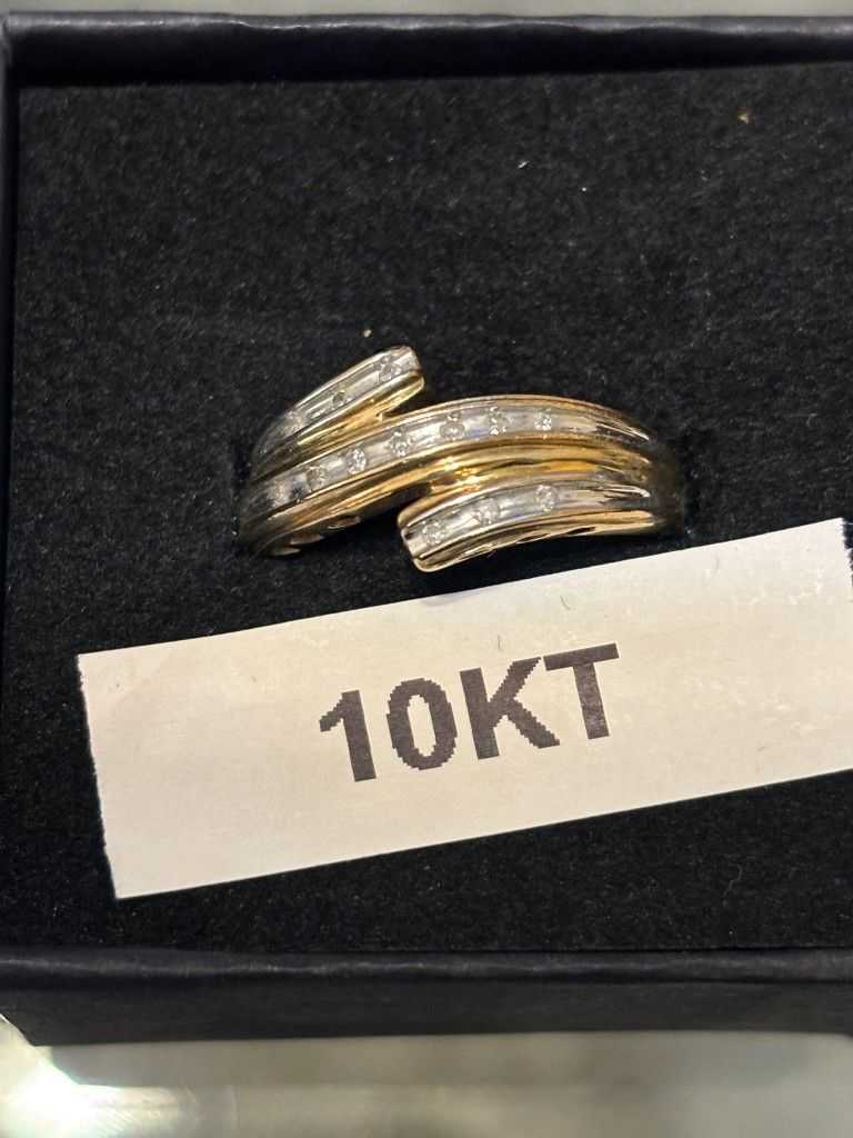 10 Kt Diamond Ring