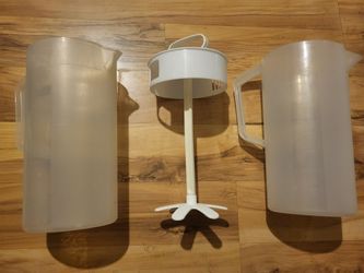 Rarely Used White Rubbermaid 2 Quart Servin Saver Mixing Pitcher With Extra Matching Pitcher! 