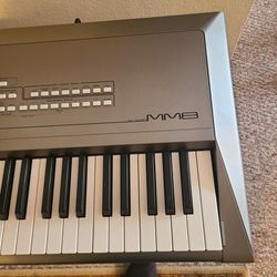 Yamaha MM8 KEYBOARD WITH STAND .OWNERS MANUAL INCLUDED