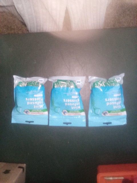 New Bundle 3 Bags Of Mint Flavored Flossers. 90 Count each Bag Cash