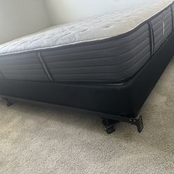 Queen mattress/Box Spring/Frame