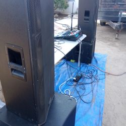 Qsc .  Speakers 