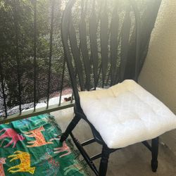 Round Table With Glass On Top With Four Chair