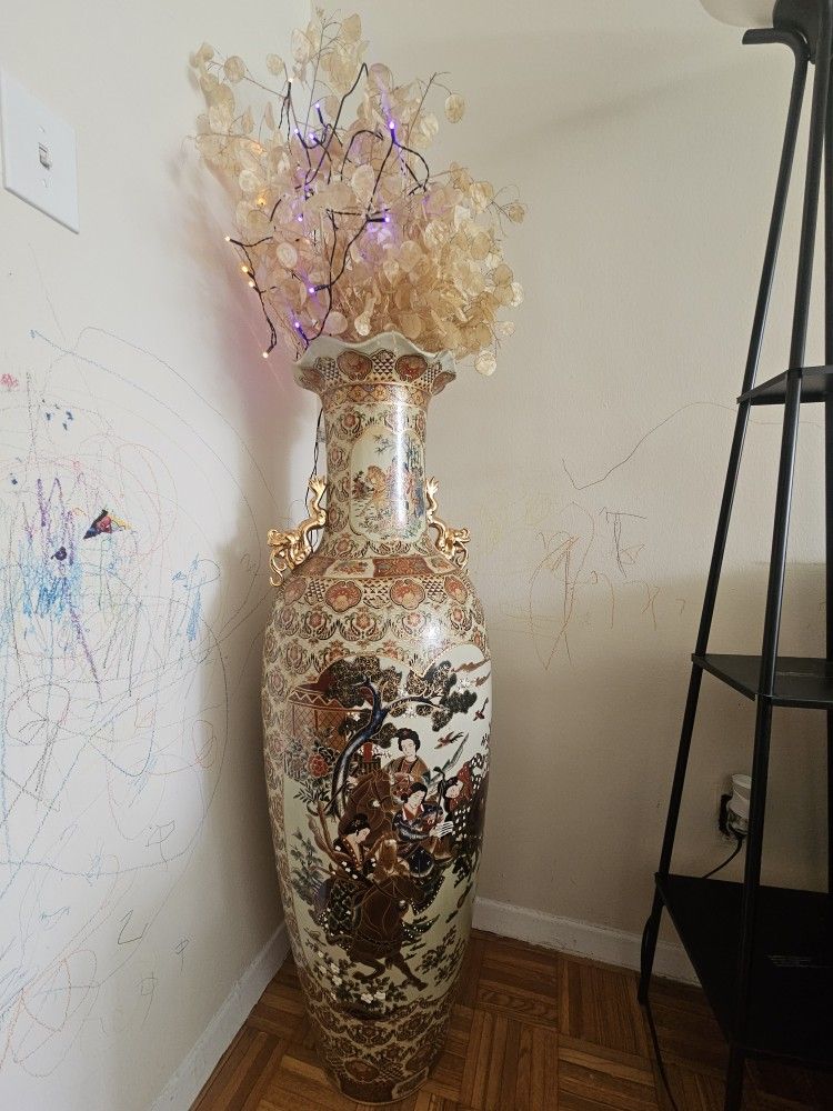 Beautiful Decorative Antique Floor Vase – Asian Style with Gold Accents