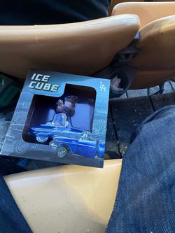 Ice cube bobblehead