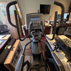 🏋️Matrix E50 Elliptical with XR Display - Like New, Hardly Used