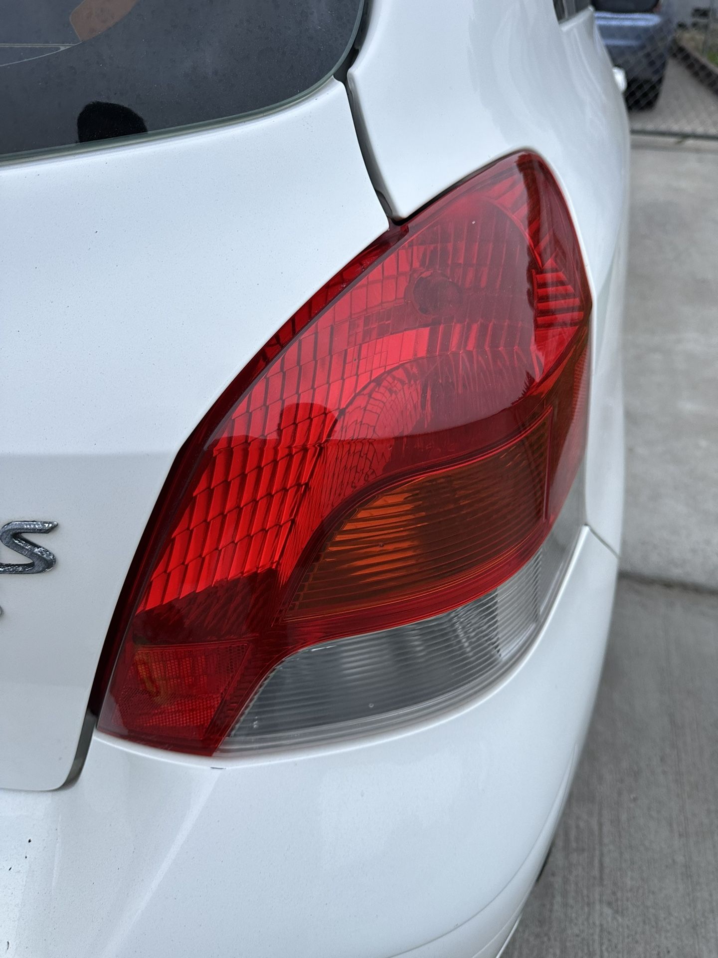 Fs: Toyota Yaris Oem Taillight Tail Light Rear Hatchback Parts