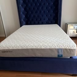 Tempur-Pedic Tempur-Cloud Prima mattress with blue tufted bed frame