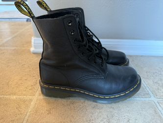 Dr. Martens, 1460 Women's Pascal