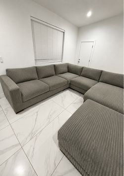 Lindyn 5 piece sectional with chaise