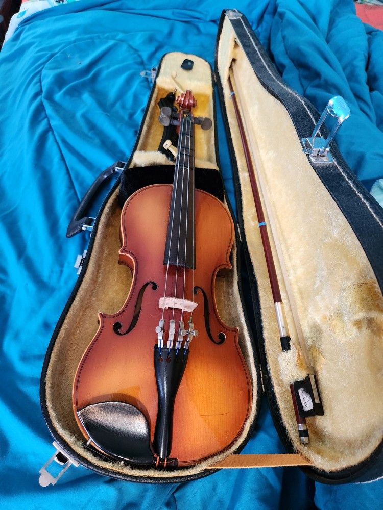 1/2 Student Violin. In great Shape