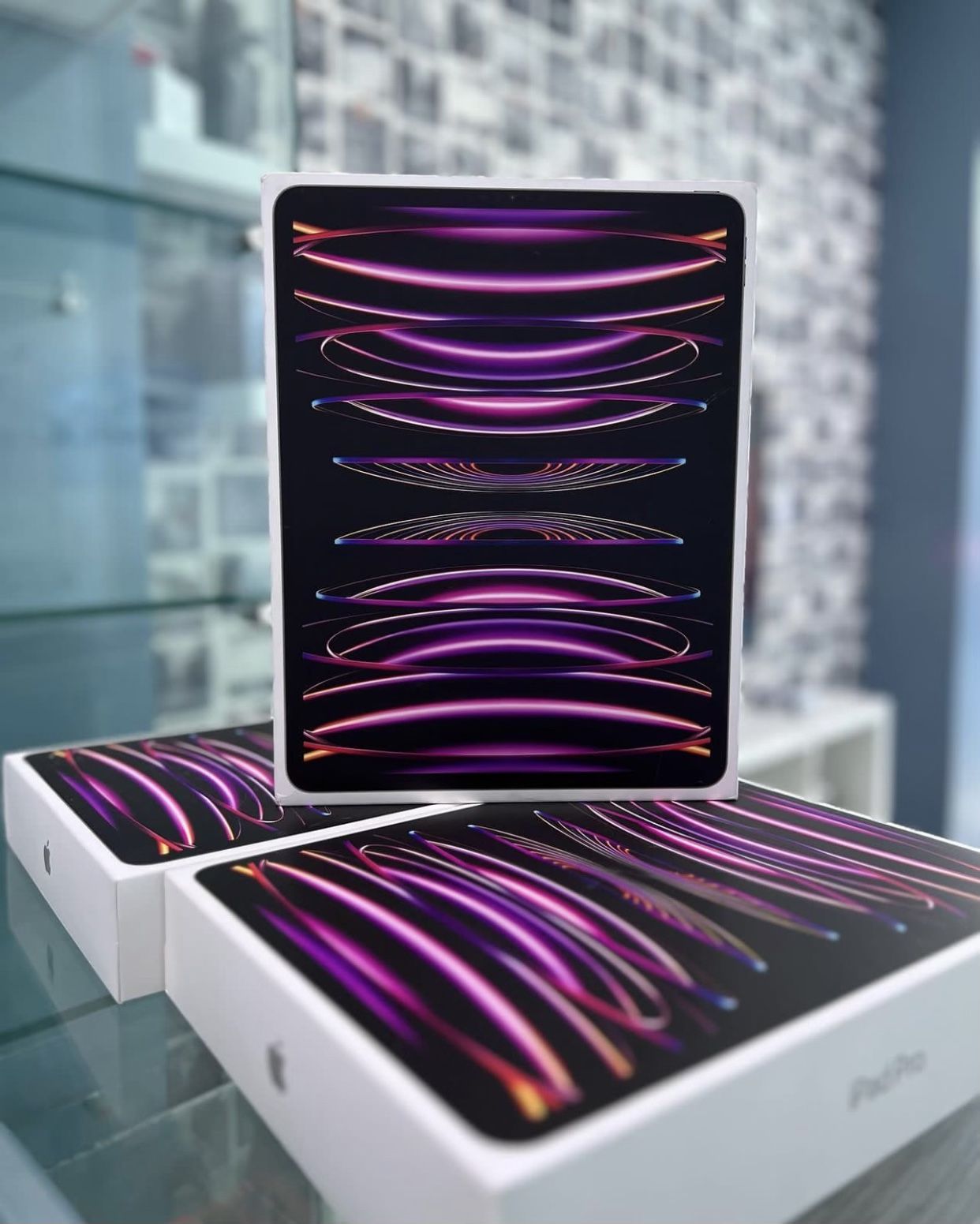 Finance a New iPad Pro 12.9” 6th Gen. Cellular - Pay only $29 down today!