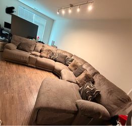 Bob’s 130” 6-Piece Power Reclining Sectional w/ USB & Storage