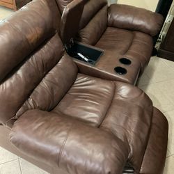 Leather Double Power Recliner — Incl. Center Console — MUST SELL
