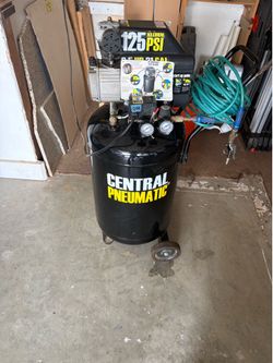 CENTRAL PNEUMATIC 21 Gal air compressor