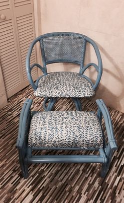 Bamboo swivel chair with ottoman