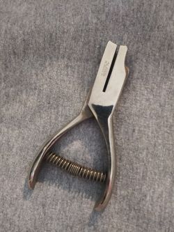 Hole puncher