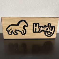 Howdy Wood Sign With Horse