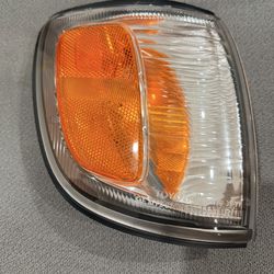 OEM Toyota 4Runner Passenger Side RH Right Corner Parking Signal Light