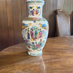 Antique Chinese Porcelain Famille Rose Vase