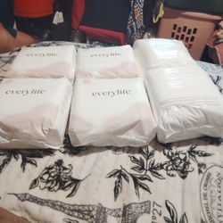 Tengo 6 Paketes De Pampers Todo Son Número Cinco Lo Vendo A Cuatro Cada Pakete