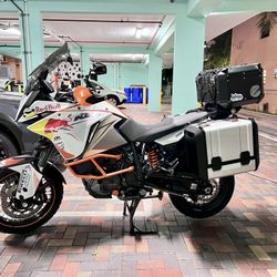 KTM (2015)  1190cc