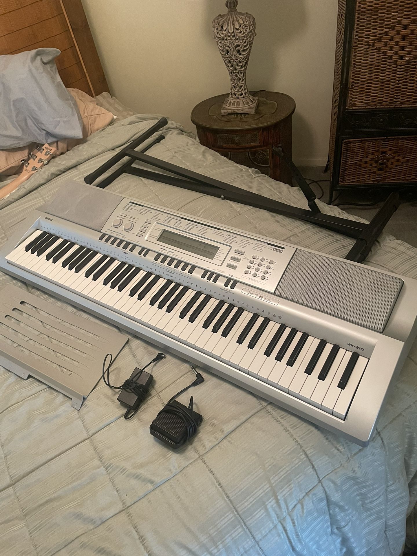 Casio WK-210 Keyboard