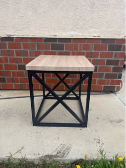 Coffee and end table set