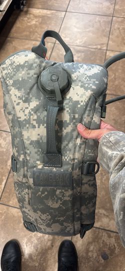camelbak water backpack- 100oz/3L