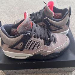 Taupe Haze Jordan 4 Retro (GS) Size 4Y 
