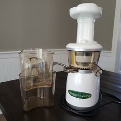 OMEGA Slow Masticating Juicer