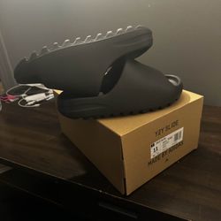 Black Yeezy Slides