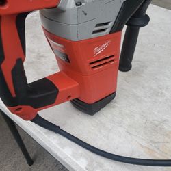 For Sale A Used MILWAUKEE 1-9/16"  (40mm) SDS- Max  Rotary Hammer In Good Working Condition Model 5317-20. 