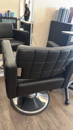 Styling chair