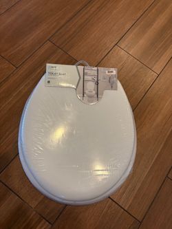 Real Living White Toilet Seat 14 w x 17 L