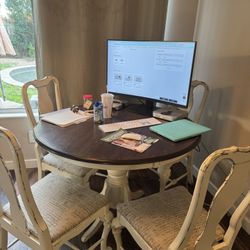 Round Meduim Table With Chairs