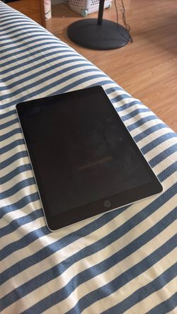 Apple iPad 9th Gen 64GB Space Gray – Great Condition