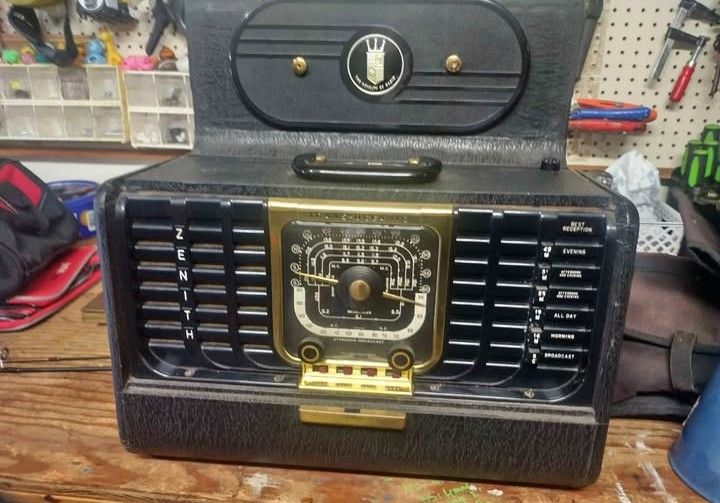 Zenith TransOceanic Portable Tube Radio Model 8G005Y AM Broadcast receiver ASIS