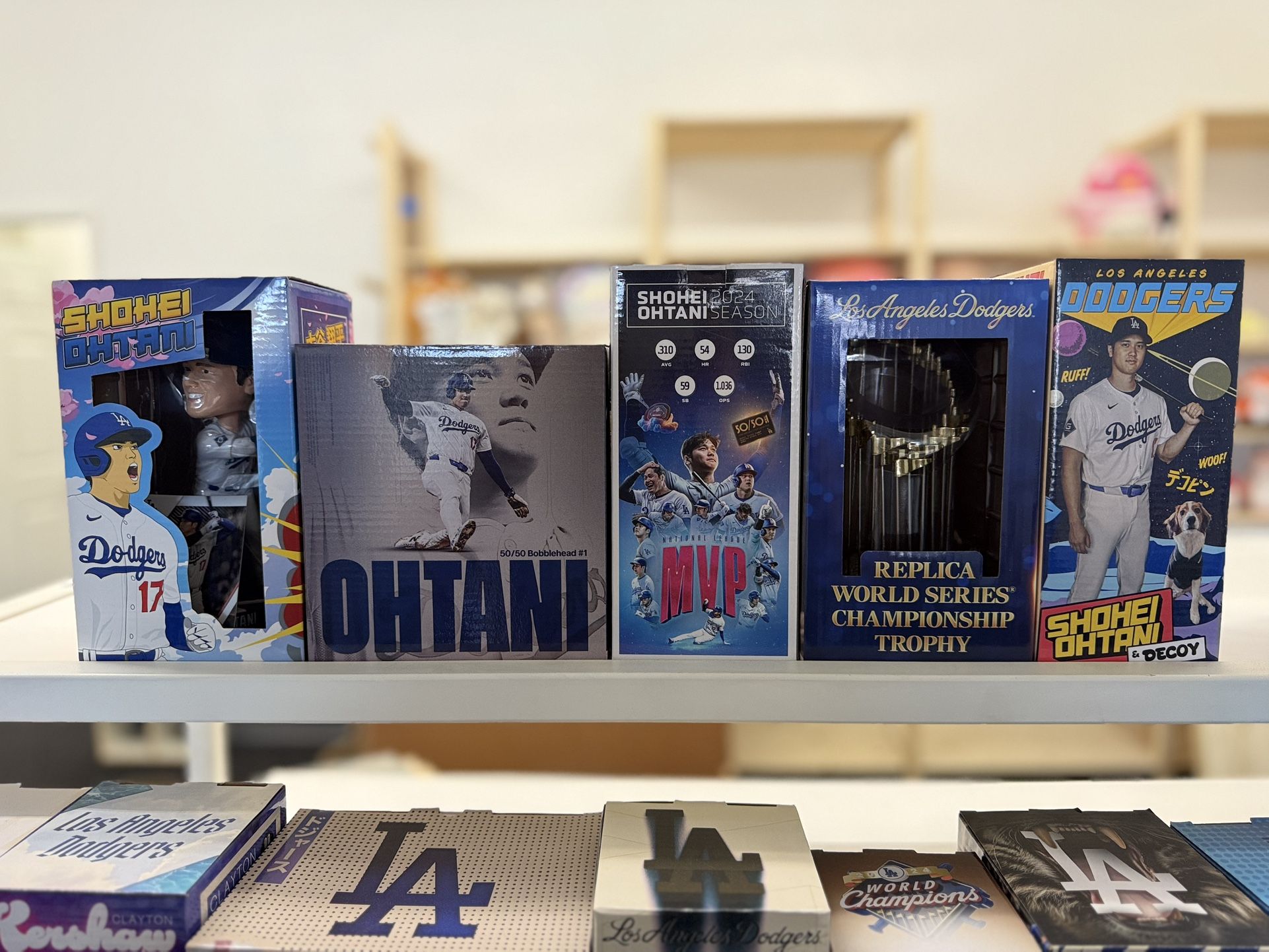Ohtani Bobble Head Set & World Series Trophy