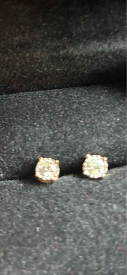 Carrot diamond earrings
