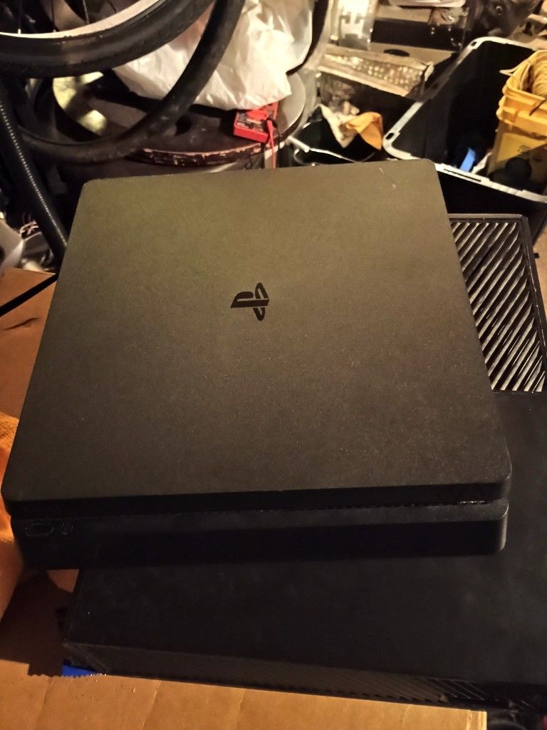 PlayStation 4 Slim