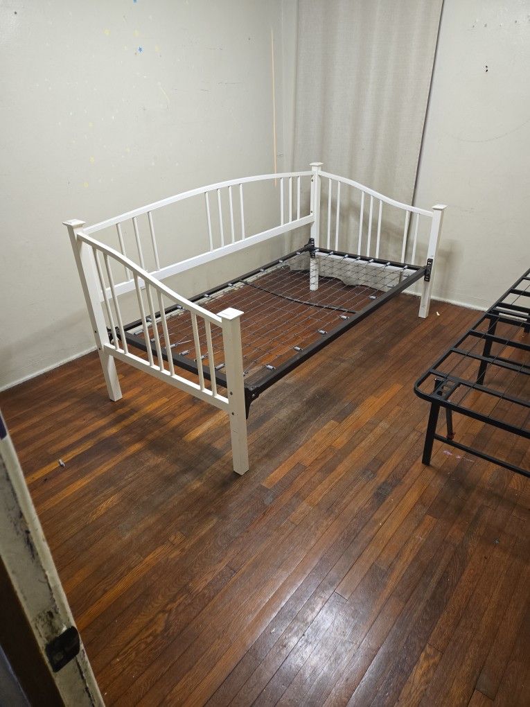 Twin Bed Frame 
