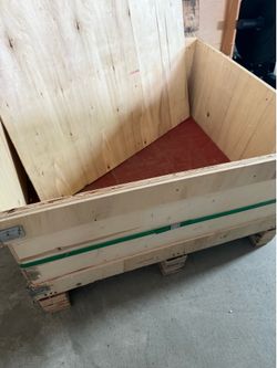 Free Wood Pallet, shipping crate, and wooden moving frame