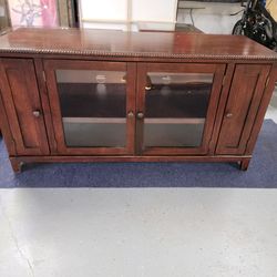 Beautiful Wooden TV Stand/Media Console - Excellent Storage