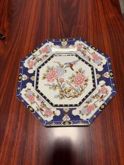 2 Decorative Plates