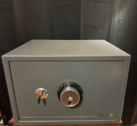 Sentry Dual-Lock Home/Office Safe – Excellent Condition – Keys & Manual Included