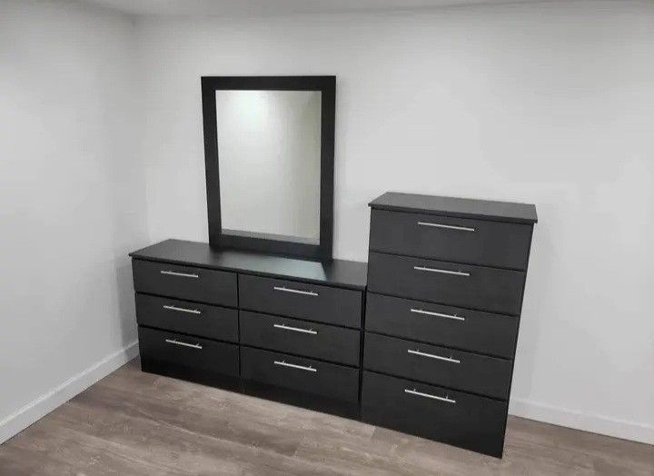 Dresser Whit Mirror And Chest // Cómoda Con Espejo Y Gavetero 