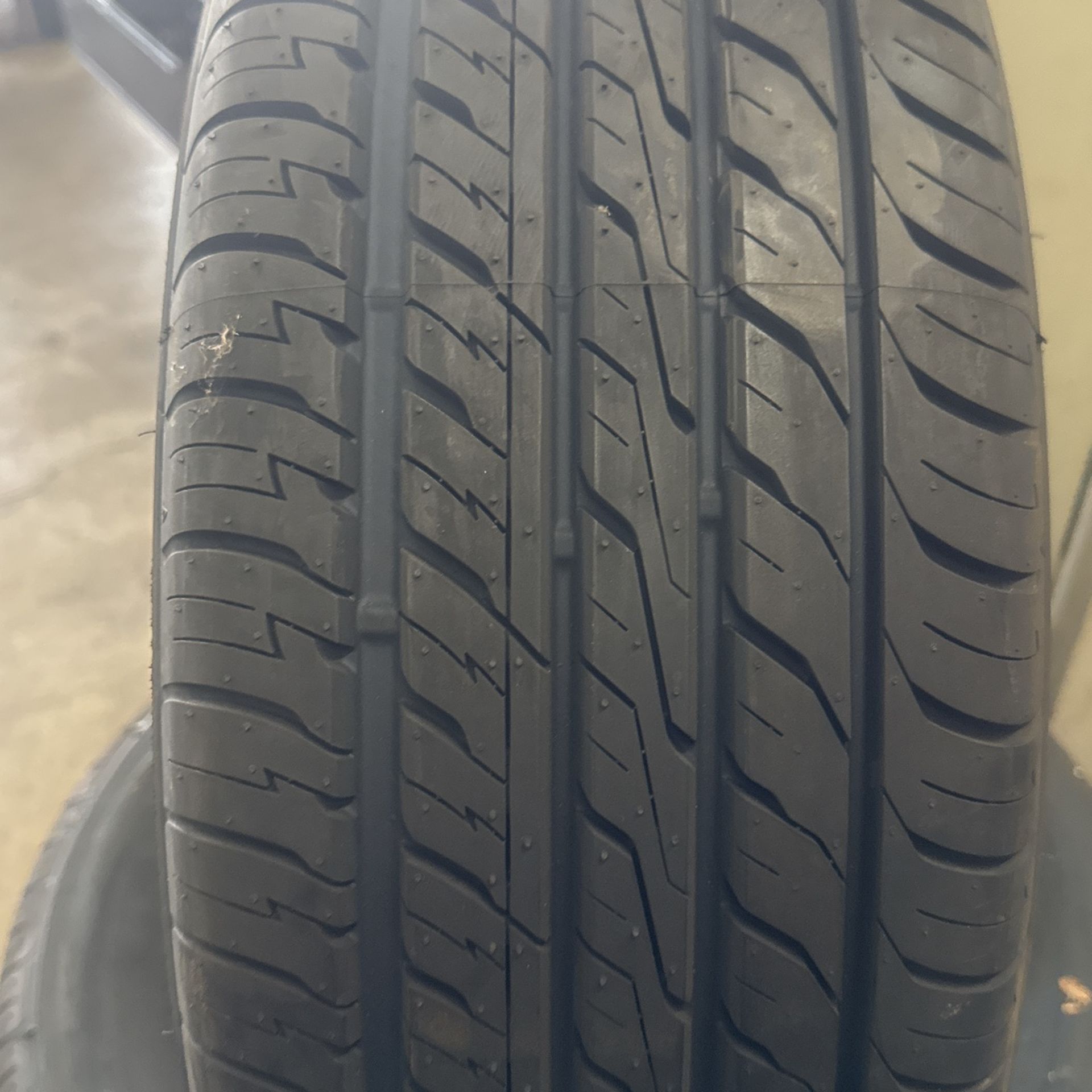 Tire 225 -60-18